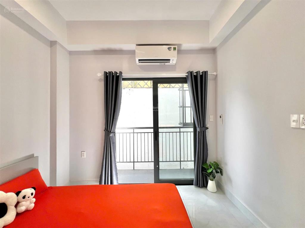 Ở ngay! phòng mới xây ban công cực thoáng gần chợ bàu sen q.5 an ninh  có thang máy