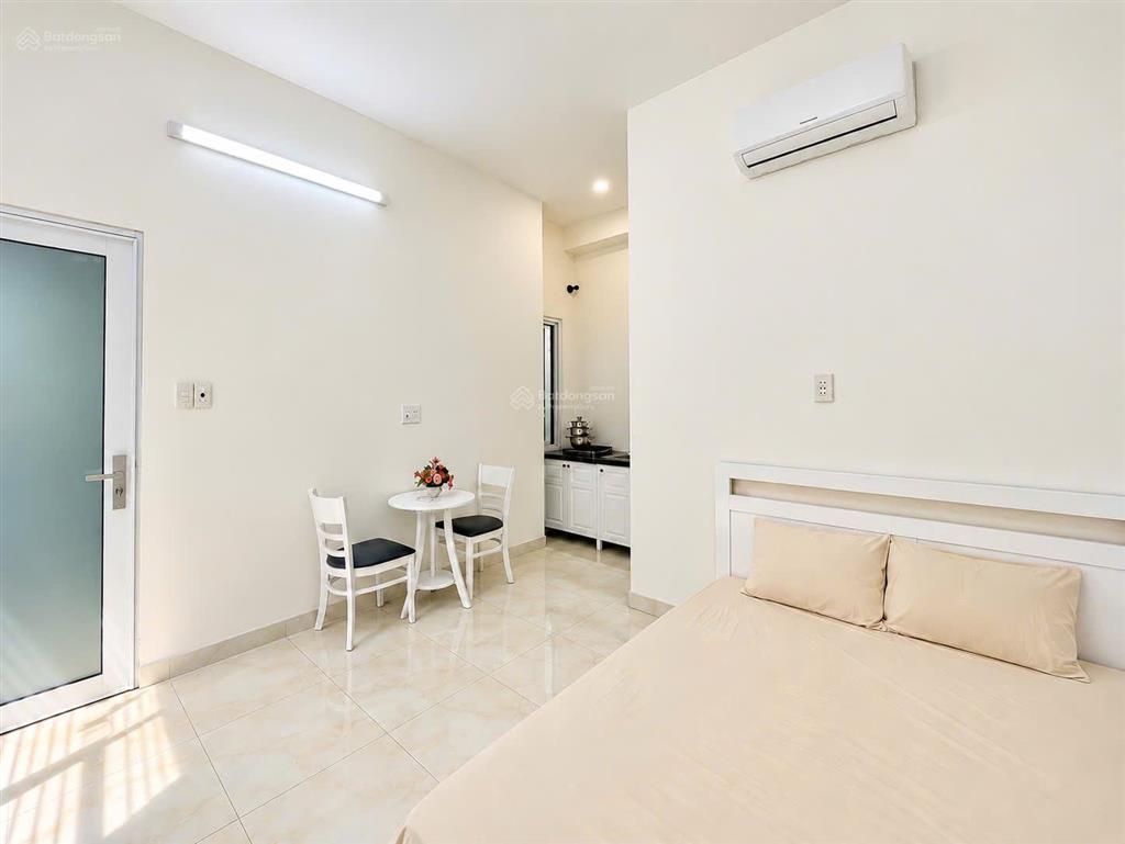 Phòng cực xinh  siêu thoáng ngay phan huy ích sát emart nhà có thang máy  an ninh cao