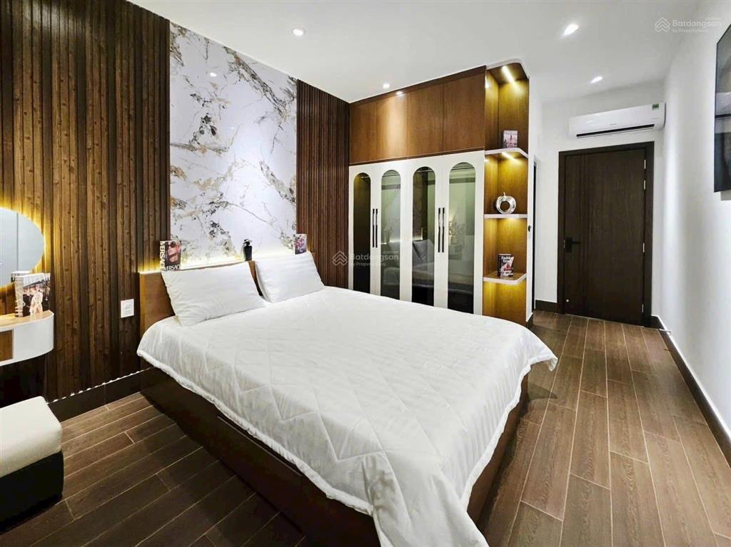 Hẻm 5m thông tân sơn nhì, 3 tấm, 4 phòng ngủ, 3 wc, 1 sân thượng.