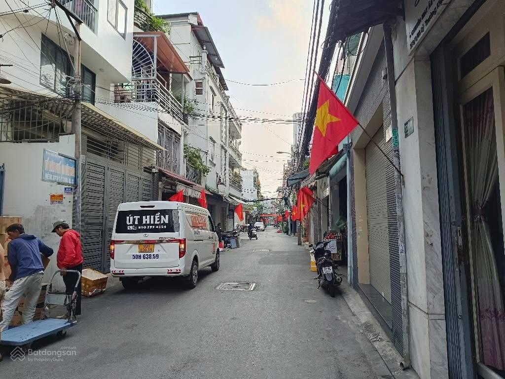 Nhà mới, hẻm 6m thông tân sơn nhì, 3.5 tấm, 4 phòng ngủ, 4 wc, 1 sân thượng.