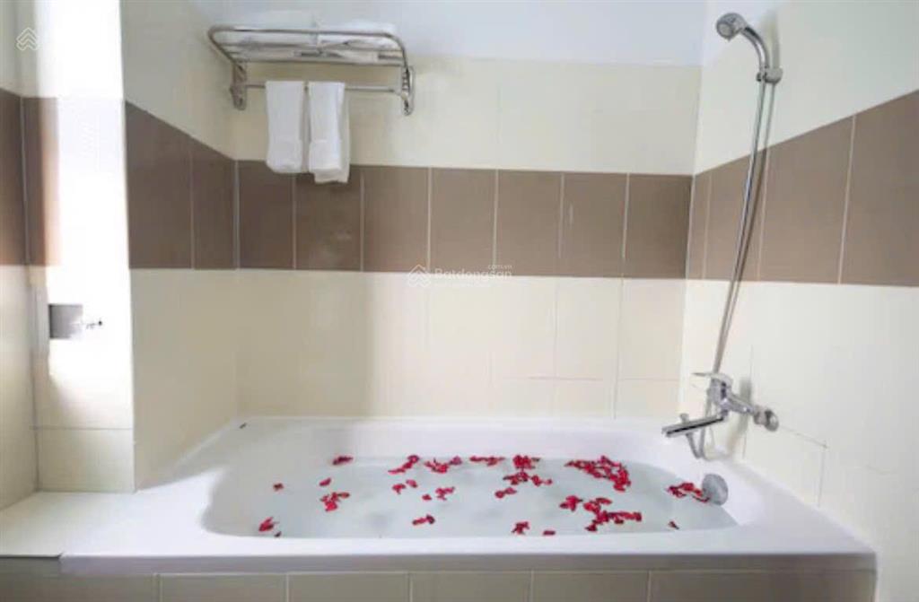 Cho thuê phòng khách sạn mặt tiền võ nguyên giáp