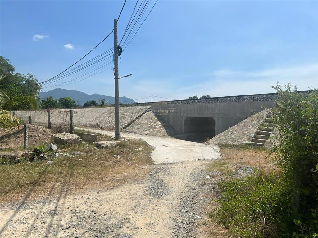 Bán đất diện tích lớn ba ngòi, cam ranh có sẵn đất ở, kết hợp với các bạn môi giới 2.5%
