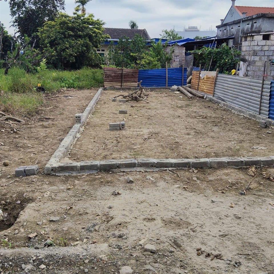 65 m đất quảng thanh phường lê ích mộc vị trí trung tâm cách đường 352 chỉ 200 m
giá chỉ 650 tr
