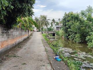Bán đất lâm động cách đường 203 chỉ 20 m
dt 143 m ngang 5 đường thông ô tô chạy vèo vèo giá cực t