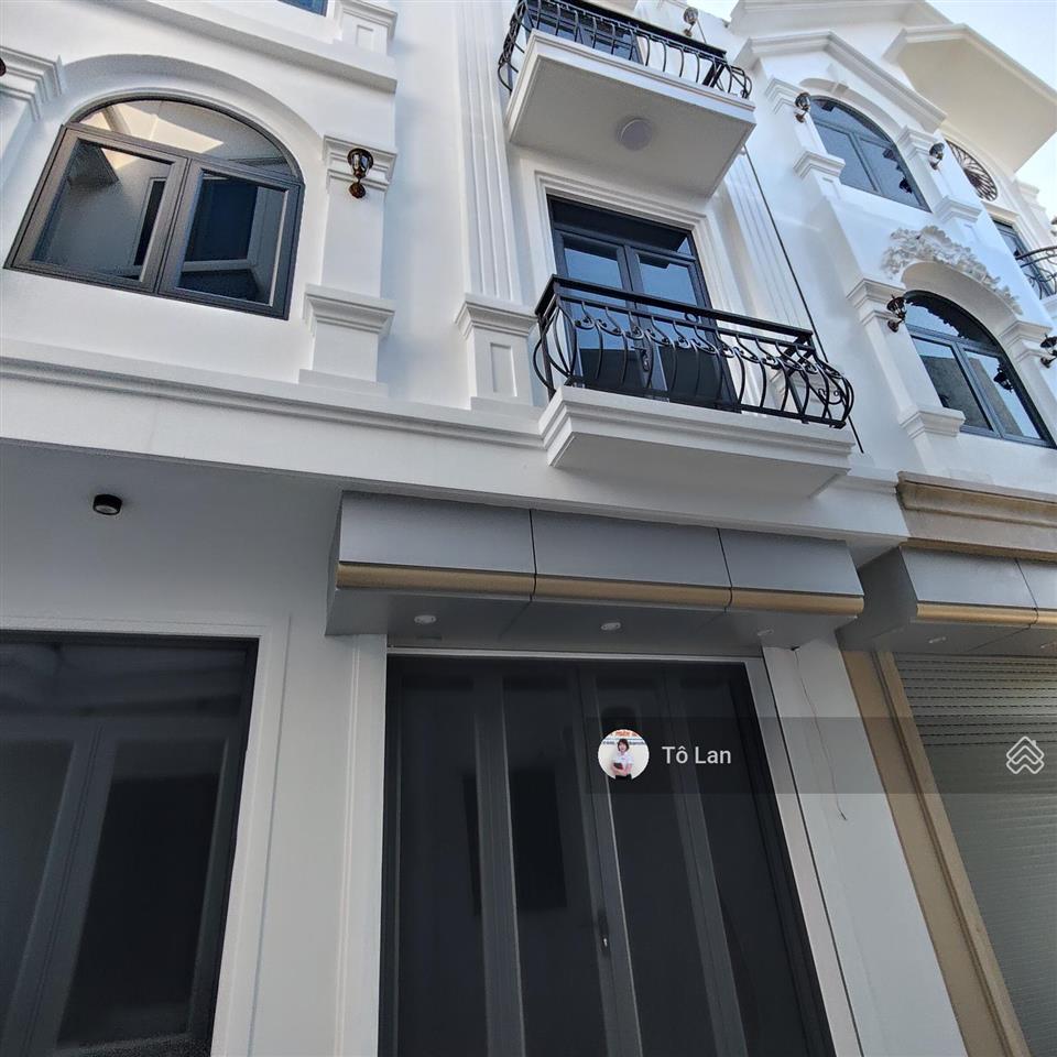 Nhà 3 tầng thủy đường đẹp xuất sắc dt 55m đường ô tô vào tận sân thiết kế sang trọng giá