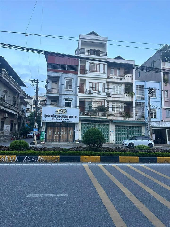 Giá 6 triệu/ tháng ( có thương lượng) khách hàng đã được sở hữu Mặt Bằng tầng 1 có diện