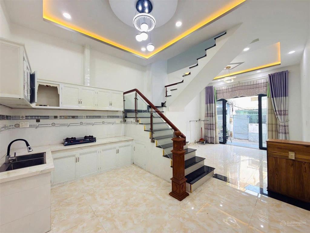 Nhà đẹp p14 gò vấp 2 tầng 4pn p14 khu dân cư đông đúc, dọn vào ở ngay giá 5.990 tỷ có tl