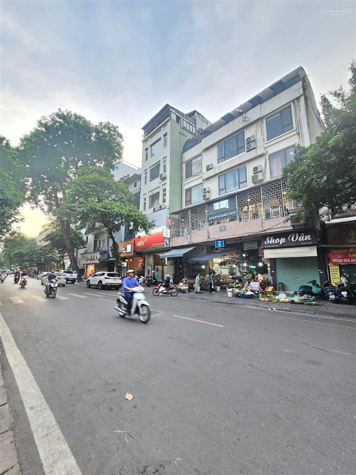 Đất vàng trần xuân soạn 500m2, mặt tiền 11m, 2 mặt thoáng, trung tâm hai bà trưng. giá 329 tỷ, nở