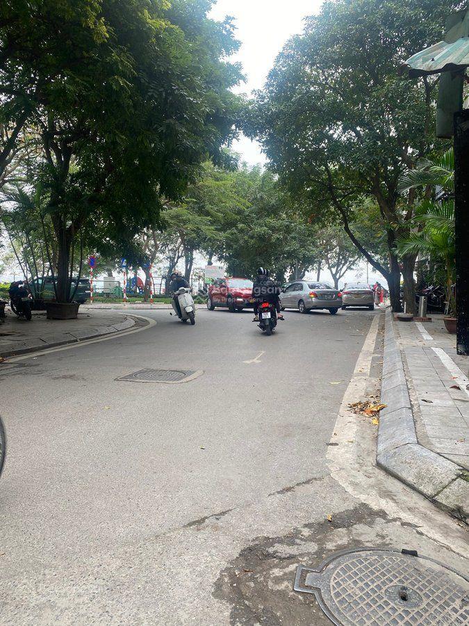 Nhà đẹp quảng khánh, gần hồ mặt tiền 6.5m rộng vị trí hiếm, đầu tư giữ tiền cực tốt