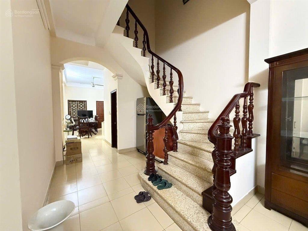 Hiếm ba đình! nhà dân xây kim mã ngõ thông, giếng trời chờ thang máy, hàng xóm ks dewoo