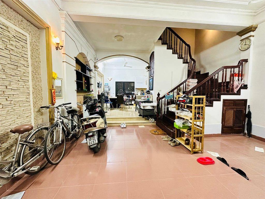 Vip cầu giấy, hoàng quốc việt ô tô tránh, 2 mặt thoáng , 67m2 hiếm nhà bán