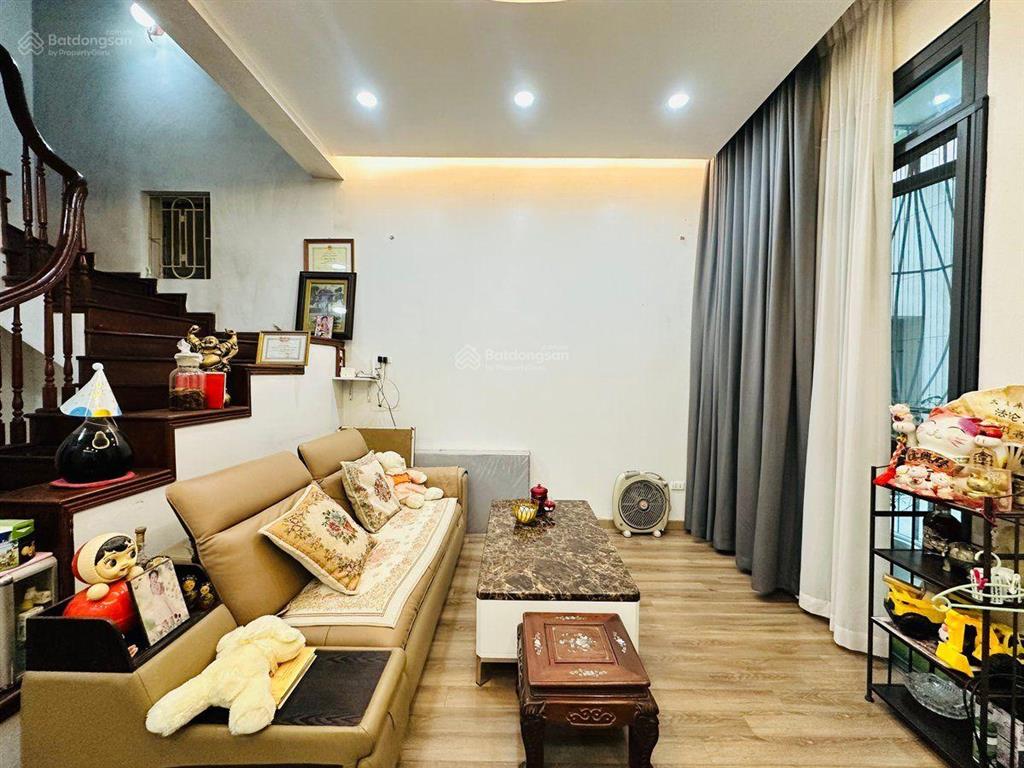 Vip cầu giấy, hoàng quốc việt ô tô tránh, 2 mặt thoáng , 67m2 hiếm nhà bán