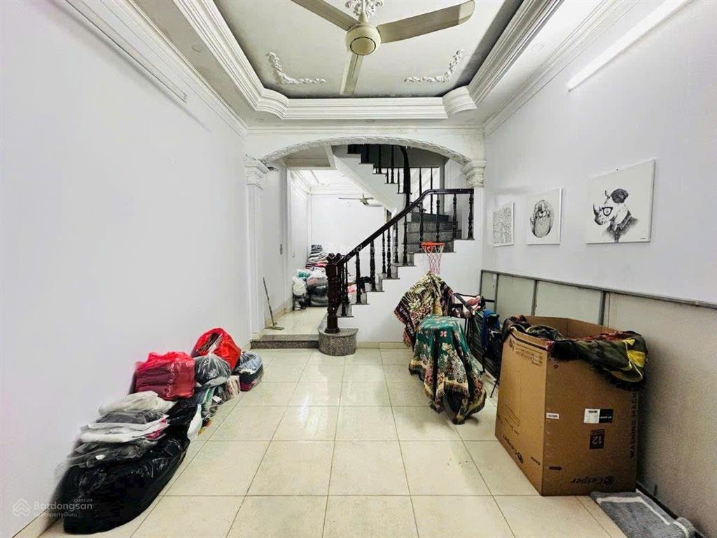 Nhà đẹp ngõ 68 cầu giấy 40m x 5t 2 thoáng ở & kinh doanh đều đỉnh, nhà dân xây. khu cán bộ