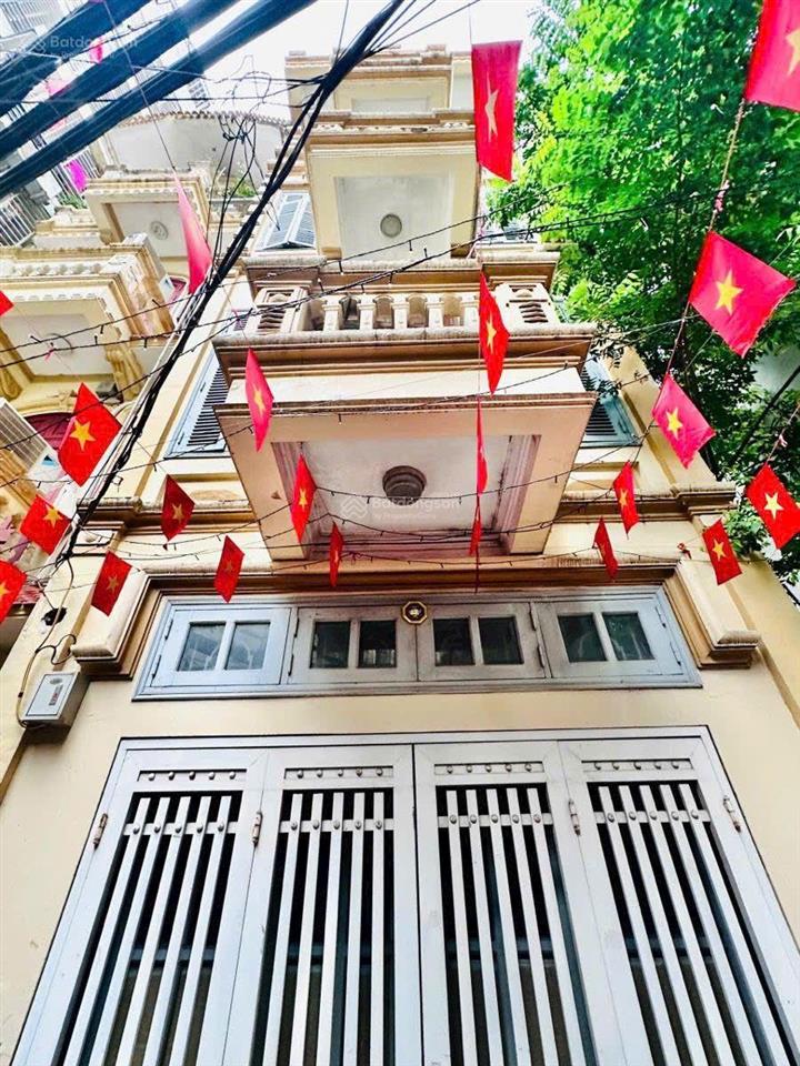 Nhà đẹp ngõ 68 cầu giấy 40m x 5t 2 thoáng ở & kinh doanh đều đỉnh, nhà dân xây. khu cán bộ