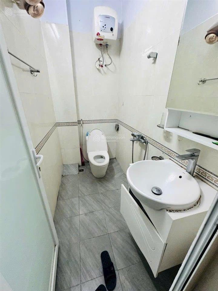 Nhà đẹp ngõ 68 cầu giấy 40m x 5t 2 thoáng ở & kinh doanh đều đỉnh, nhà dân xây. khu cán bộ