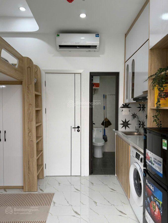 Giảm 1 tỷ. sát royal city, ccmn 9 phòng full khách dòng tiền 1 tỷ/năm giảm sâu mùa lễ. nhà 2 thoáng