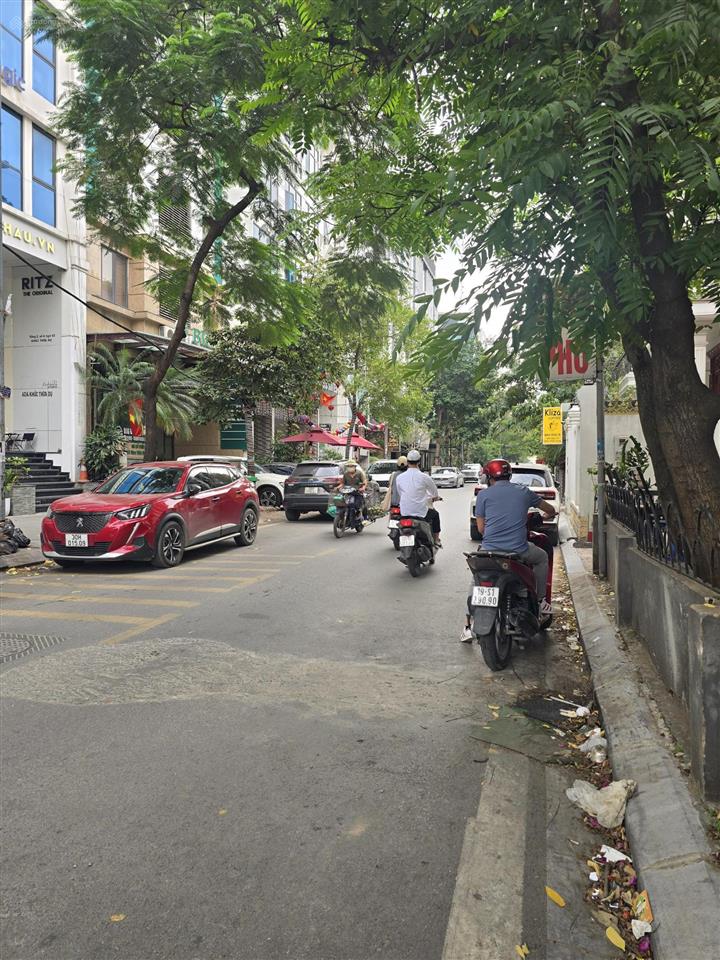 Building khúc thừa dụ 150m2, 9 tầng, mặt tiền 8.6m, dòng tiền 180tr/th, giá 115 tỷ, full thuê