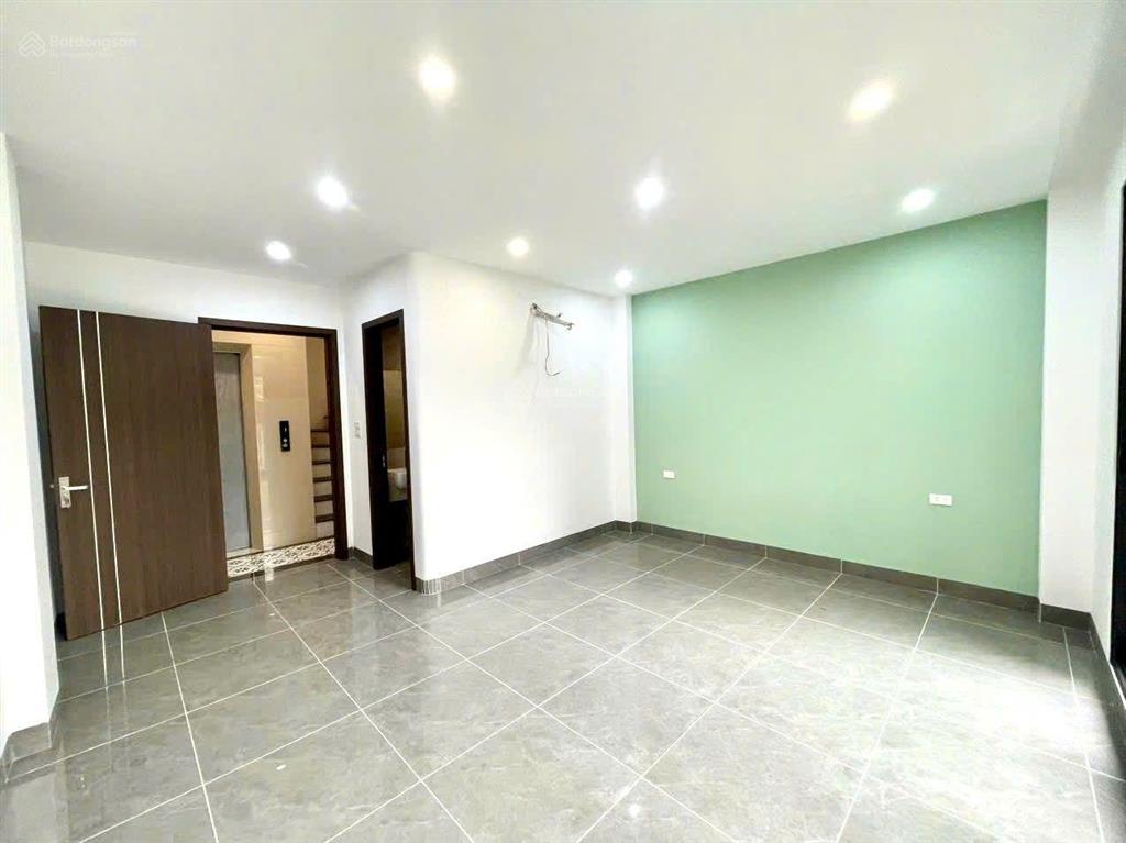 Nhà mới đỗ nhuận 45m2 x 7 tầng, thang máy, gara ô tô, 100m cv hòa bình, mt 4.8m, giá 14.8 tỷ