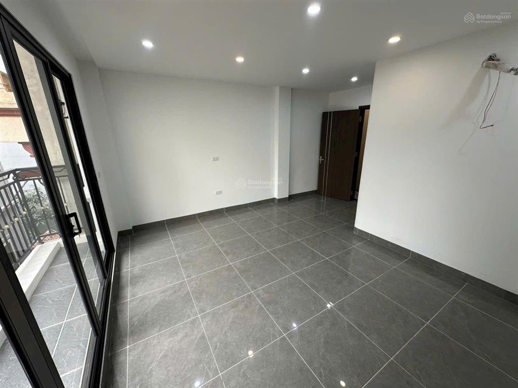 Nhà mới đỗ nhuận 45m2 x 7 tầng, thang máy, gara ô tô, 100m cv hòa bình, mt 4.8m, giá 14.8 tỷ