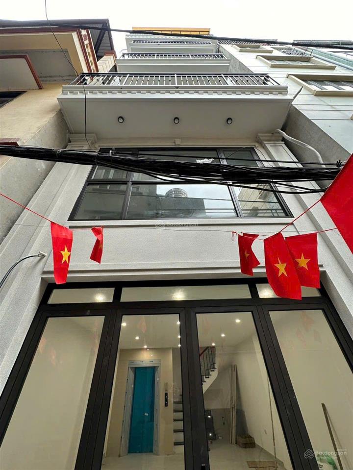 Nhà mới đỗ nhuận 45m2 x 7 tầng, thang máy, gara ô tô, 100m cv hòa bình, mt 4.8m, giá 14.8 tỷ