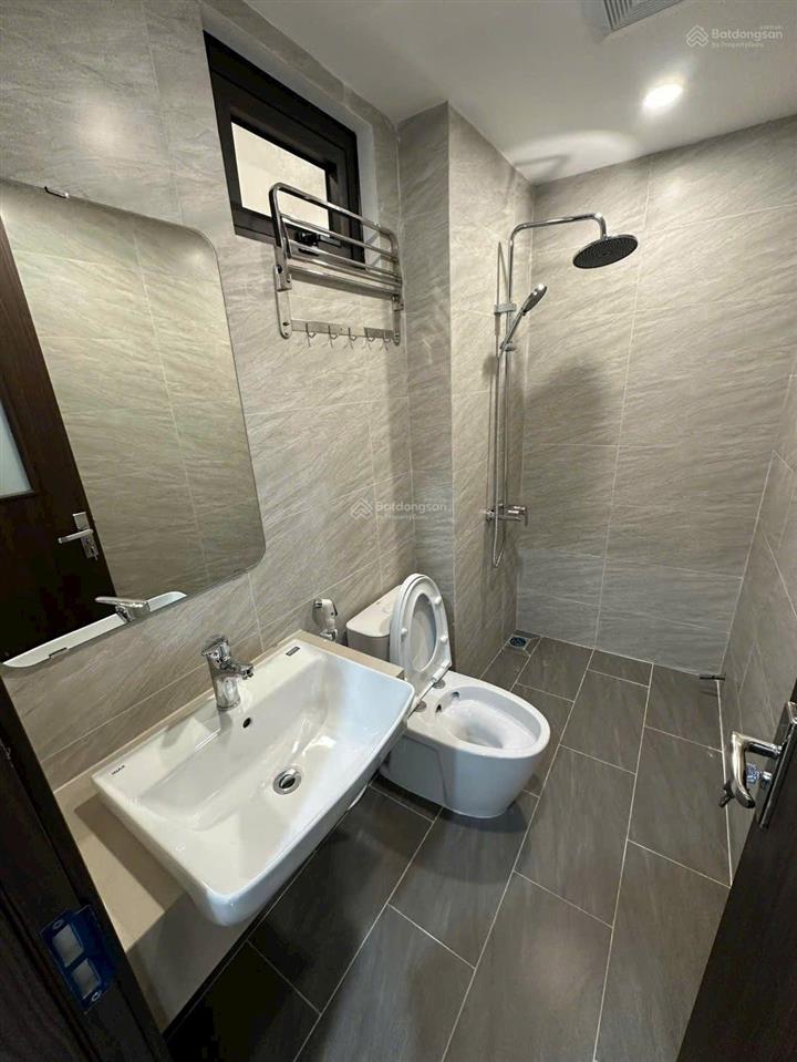 Nhà mới đỗ nhuận 45m2 x 7 tầng, thang máy, gara ô tô, 100m cv hòa bình, mt 4.8m, giá 14.8 tỷ