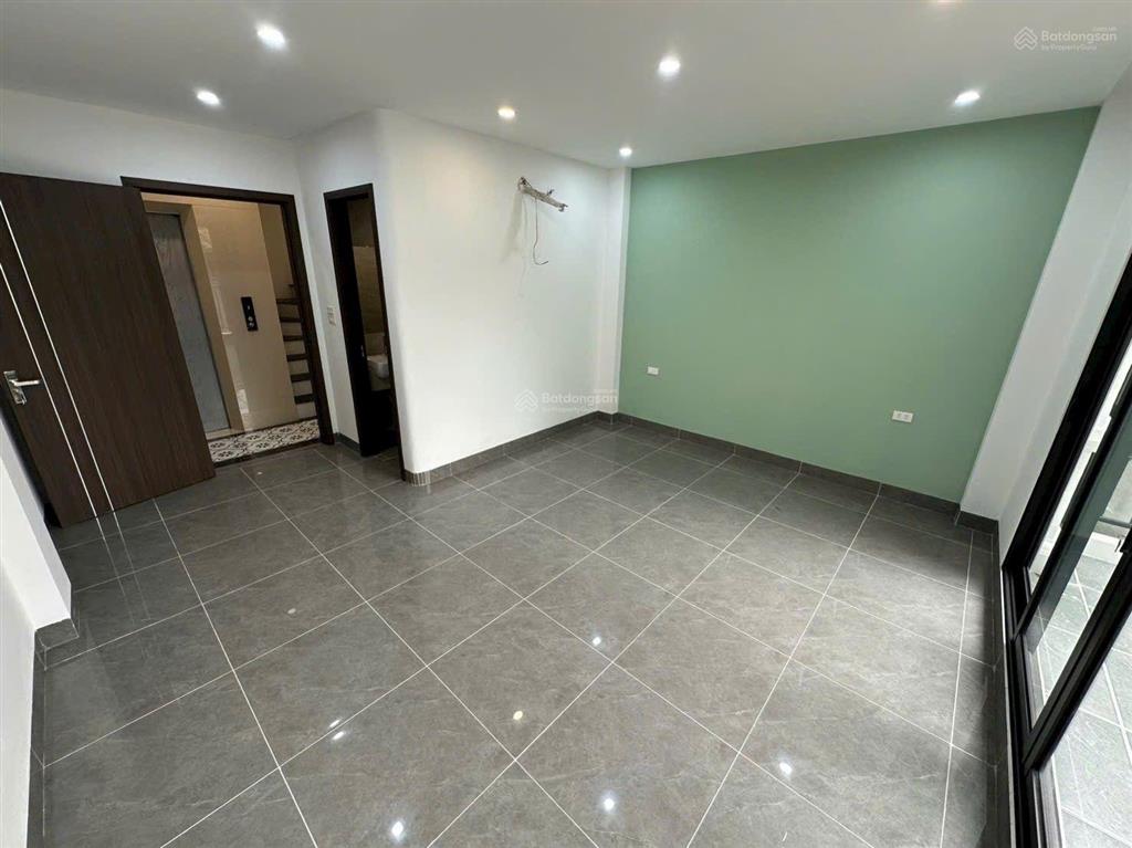 Nhà mới đỗ nhuận 45m2 x 7 tầng, thang máy, gara ô tô, 100m cv hòa bình, mt 4.8m, giá 14.8 tỷ