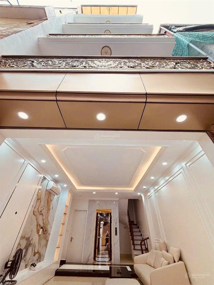 Bán nhà nhật tảo, gần cầu thăng long, phú thượng. 6 tầng thang máy 45m2 gần ô tô