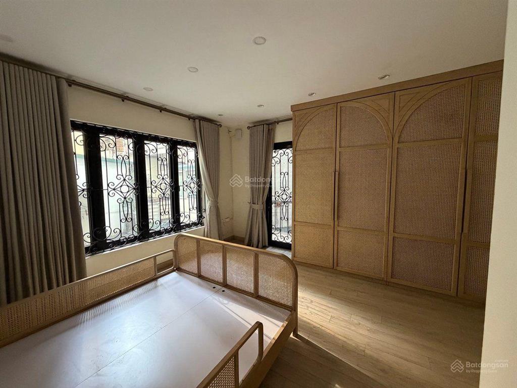 Hiếm! nhà ngã 5 hàng đậu 38m2, 5 tầng, ngõ nông gần hồ trúc bạch. đẳng cấp phố trung tâm