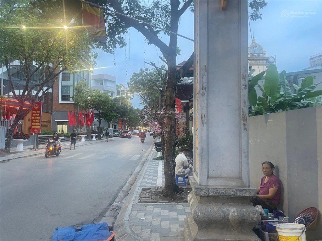 Phúc hoa phân lô vip ô tô vòng quanh vỉa hè 74m 5 tầng 24 tỷ
