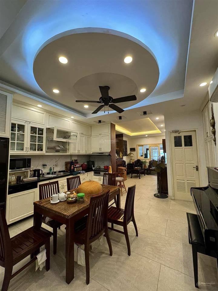 Mặt hồ tây nhật chiêu  2 mặt tiền  view toàn cảnh hồ tây  138m2  93 tỷ