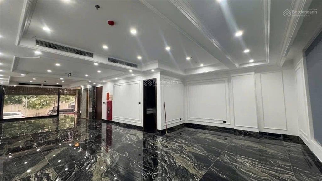 Toà văn phòng lõi phố cổ 525m2, 12 tầng, 2 tầng hầm mặt tiền 30m hàng hiếm cho nhà đầu tư tầm nhìn