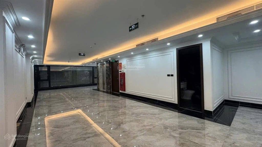 Toà văn phòng lõi phố cổ 525m2, 12 tầng, 2 tầng hầm mặt tiền 30m hàng hiếm cho nhà đầu tư tầm nhìn