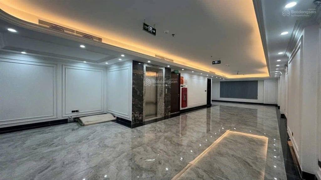 Toà văn phòng lõi phố cổ 525m2, 12 tầng, 2 tầng hầm mặt tiền 30m hàng hiếm cho nhà đầu tư tầm nhìn