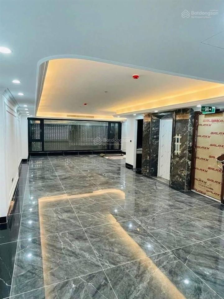 Toà văn phòng lõi phố cổ 525m2, 12 tầng, 2 tầng hầm mặt tiền 30m hàng hiếm cho nhà đầu tư tầm nhìn