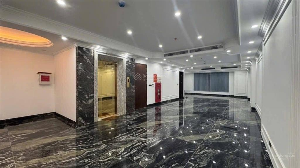 Toà văn phòng lõi phố cổ 525m2, 12 tầng, 2 tầng hầm mặt tiền 30m hàng hiếm cho nhà đầu tư tầm nhìn