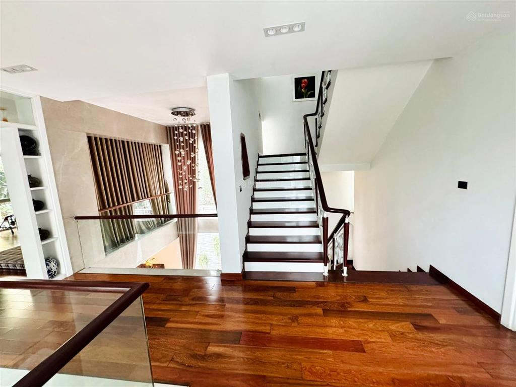 Hàng hiếm vườn đào 368m2, view vườn hoa, hàng xóm toàn lãnh đạo cấp cao