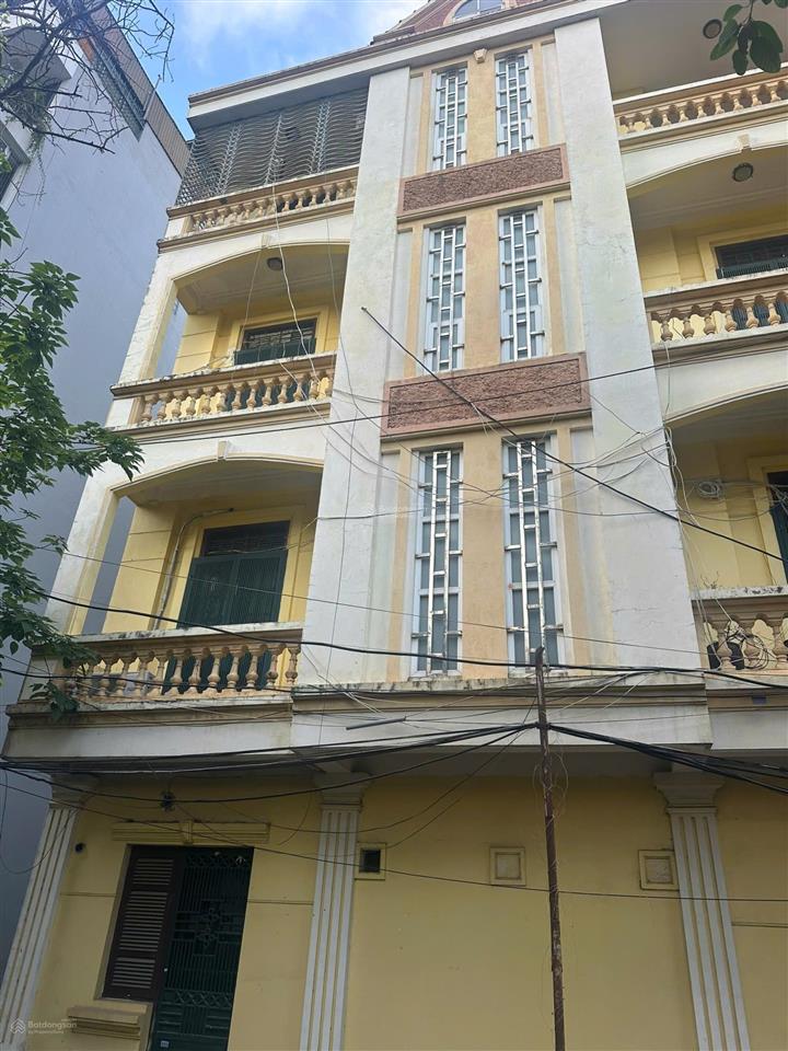 Bán nhà căn góc hoàng quốc việt, diện tích 70m2 x 4 tầng, ô tô tránh, 100m bộ công an, giá 18.2 tỷ