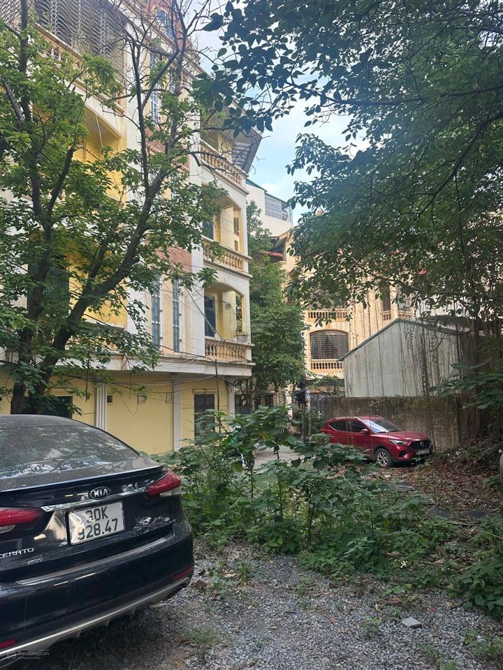 Bán nhà căn góc hoàng quốc việt, diện tích 70m2 x 4 tầng, ô tô tránh, 100m bộ công an, giá 18.2 tỷ