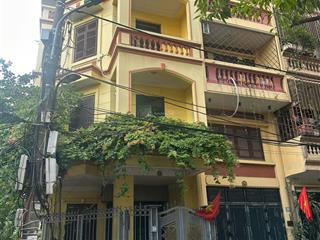 Bán nhà căn góc hoàng quốc việt, diện tích 70m x 4 tầng, ô tô tránh, 100m bộ công an, giá 18.2 tỷ