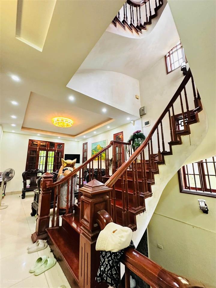 Siêu phẩm kđtm dịch vọng biệt thự 210m view công viên hầm để nhiều ô tô hiếm bán