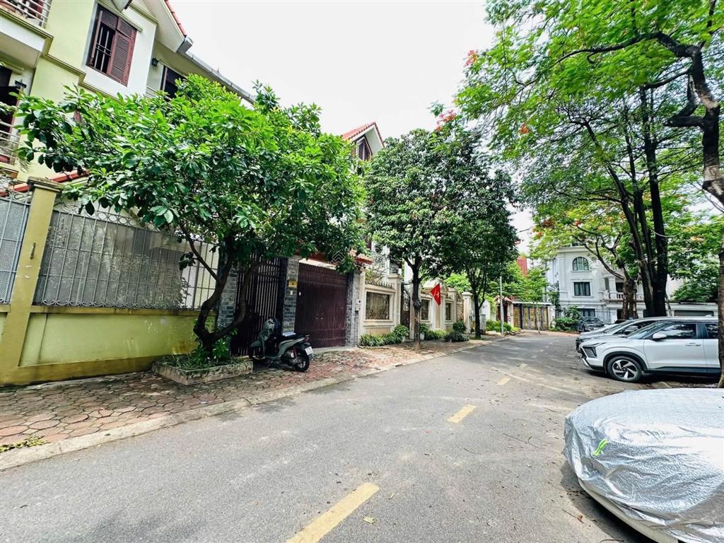 Siêu phẩm kđtm dịch vọng biệt thự 210m view công viên hầm để nhiều ô tô hiếm bán