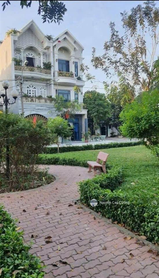 Bán đất tặng xưởng góc 2 mặt tiền công viên 15 x 19 m cn 257m2, tân chánh hiệp 08 đường 10m thông