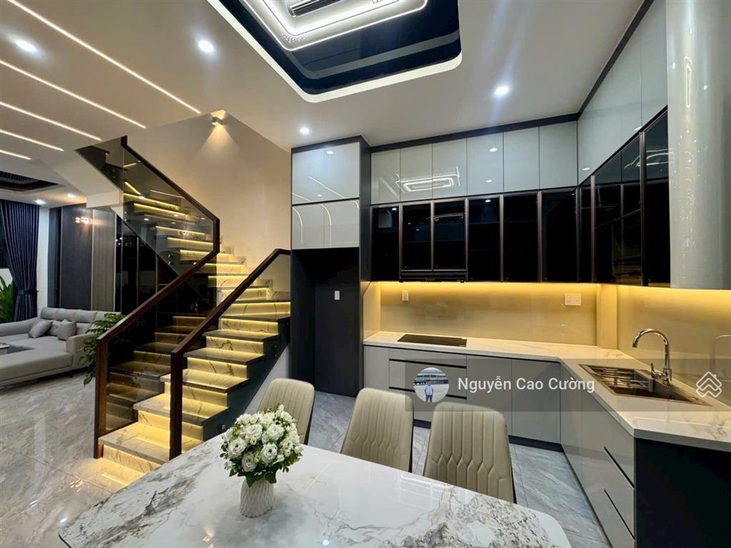 Nhà phố 4x20m, 1trệt 3 lầu đường 8m thạnh lộc 27, giáp ngã tư ga về gò vấp 500m