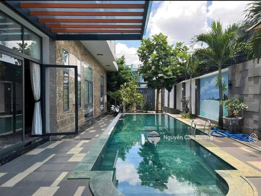 Biệt thự villa vườn 951m2, hồ bơi tràn bờ, 2 mặt tiền trước sau, 1/lê thị riêng, thới an, q12