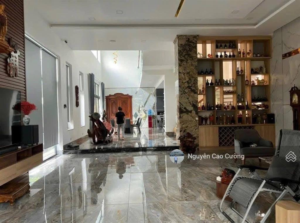 Biệt thự villa vườn 951m2, hồ bơi tràn bờ, 2 mặt tiền trước sau, 1/lê thị riêng, thới an, q12