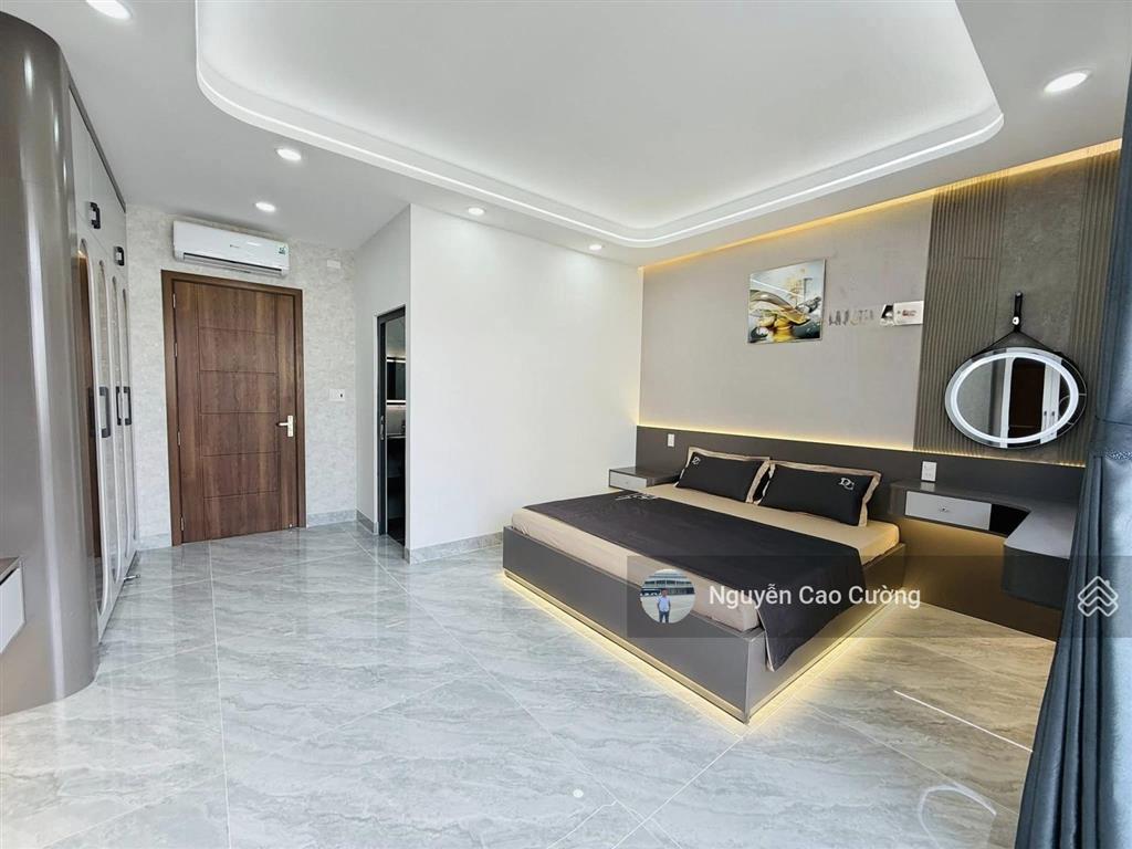 Nhà mặt tiền 5x20m thang máy 650kg, 1lững 5 lầu đường 10m thông, tân thới nhất 02 gần phan văn hớn