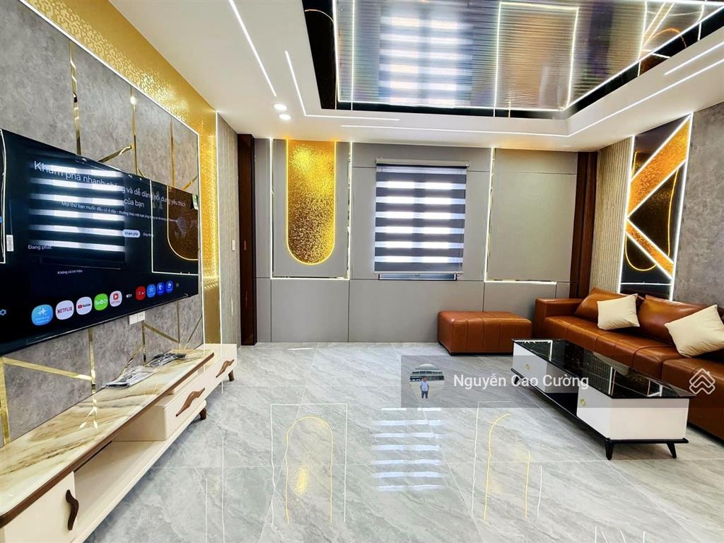 Nhà mặt tiền 5x20m thang máy 650kg, 1lững 5 lầu đường 10m thông, tân thới nhất 02 gần phan văn hớn