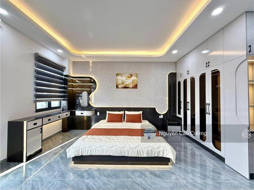 Siêu phẩm nhà mặt tiền thang máy 5x17m 1lững 3 lầu đường 8m thông thạnh lộc 37 gần ủy ban phường