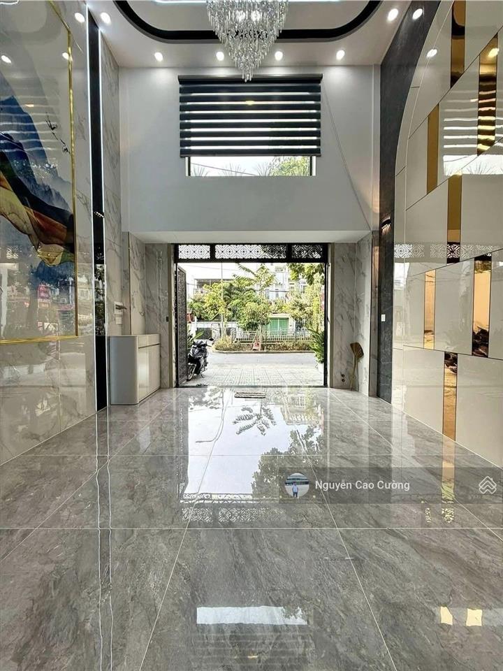 Siêu phẩm nhà mặt tiền thang máy 5x17m 1lững 3 lầu đường 8m thông thạnh lộc 37 gần ủy ban phường