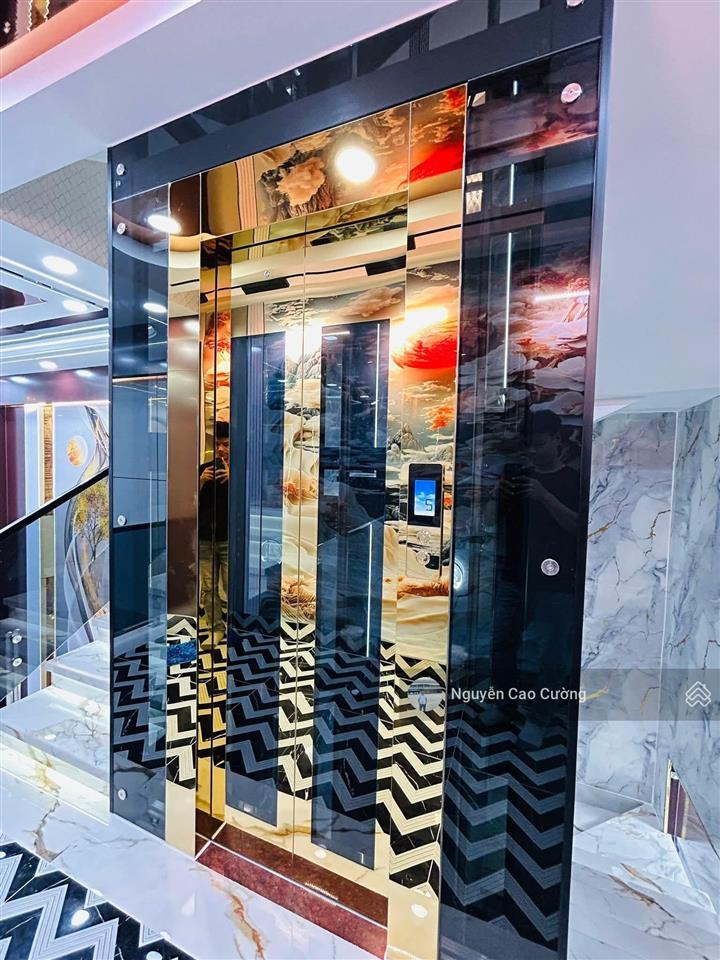 Bán nhà 4x20m đúc 5 tầng thang máy đường 7m thạnh lộc 27 giáp ngã tư ga